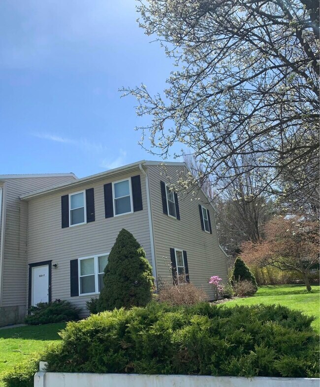 Foto del edificio - 920 Southgate Dr