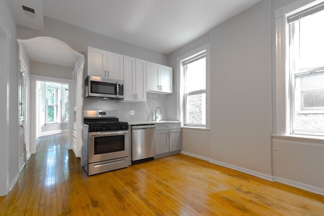Building Photo - 1444 N Maplewood Ave