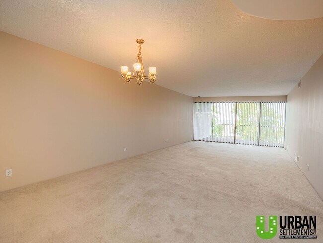 Foto del edificio - Spacious 2 Bedroom, 2 Bath Condo with Modern Comfort and Style