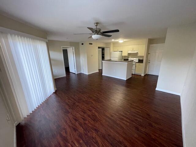 Building Photo - 4815 Via Palm Lakes