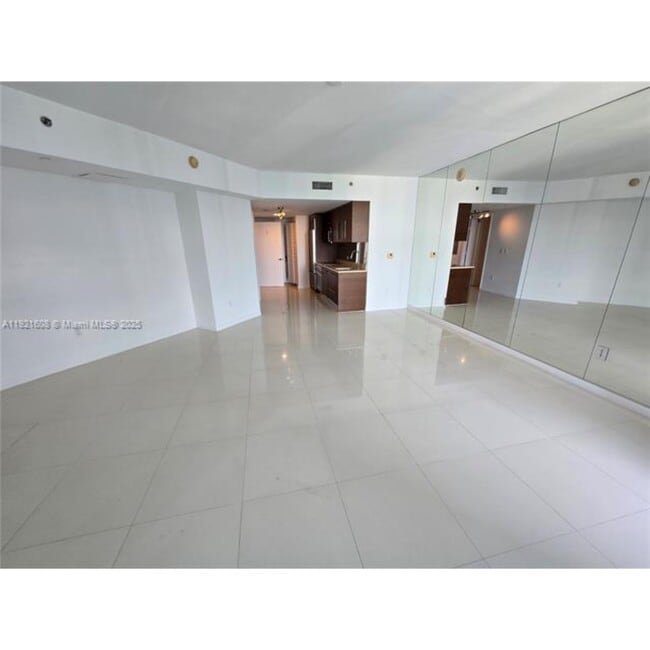 Building Photo - 475 Brickell Ave