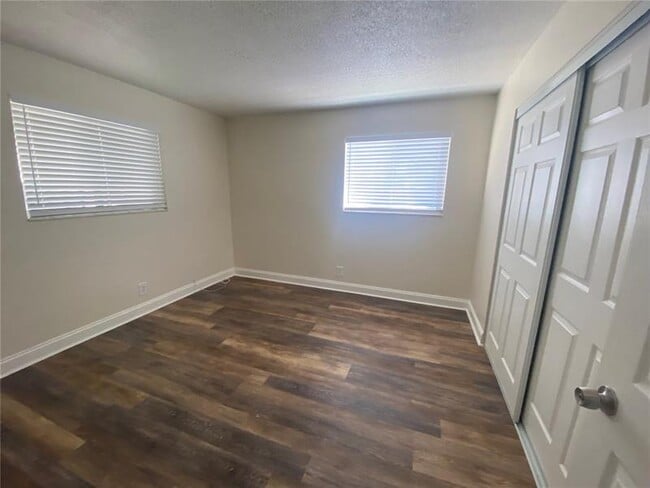 Building Photo - 2325 Arthur St