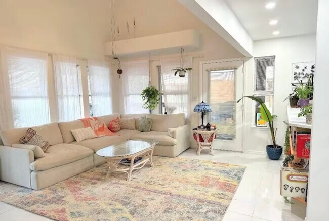 Foto del edificio - 6281 Treetop Dr
