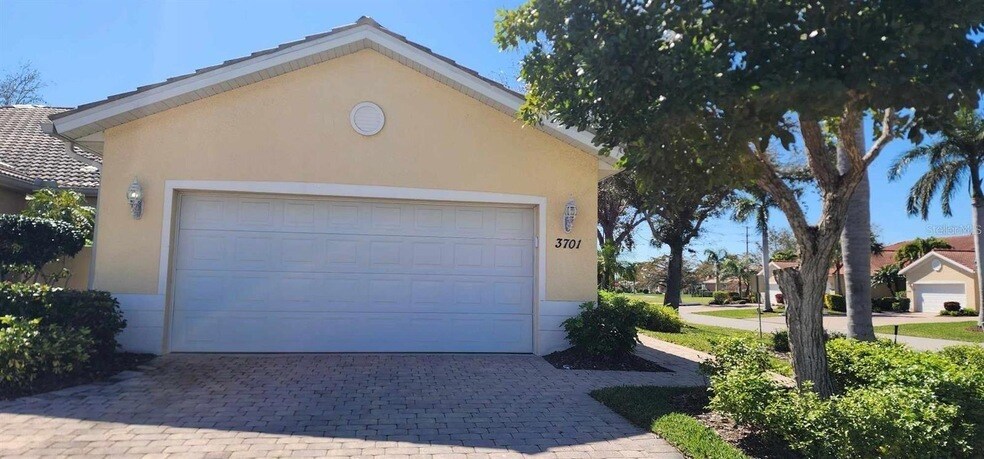 Primary Photo - 3701 Albacete Cir