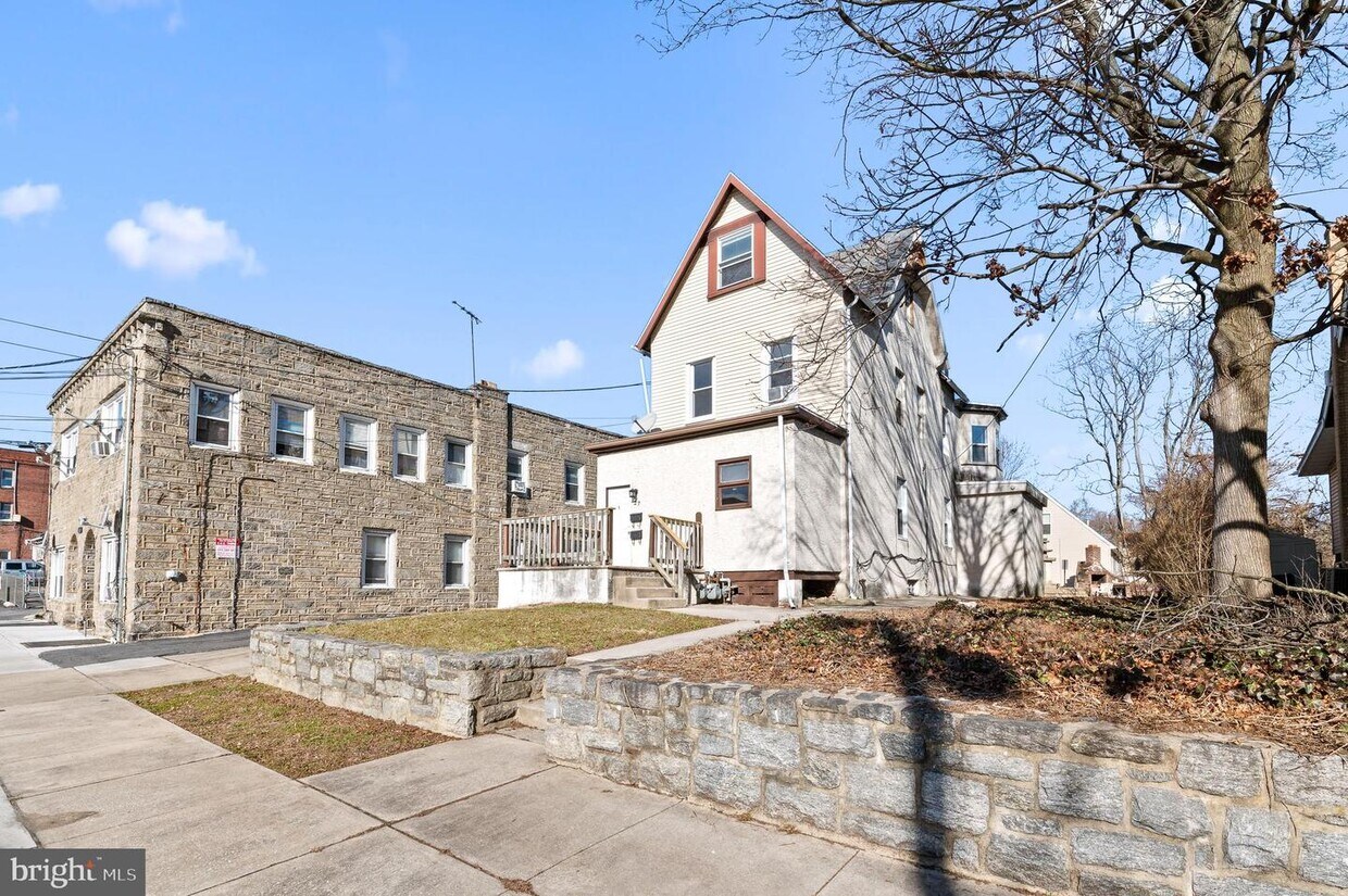 27 E Glenolden Ave, Glenolden, PA 19036 House for Rent in Glenolden