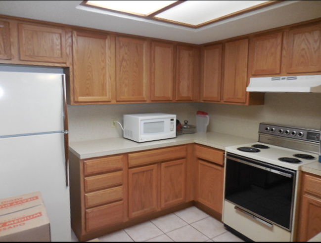 Building Photo - 2425 N Ed Carey Dr