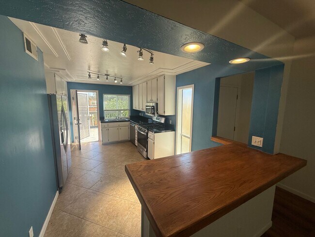 Foto del edificio - Available Now! Beautiful 2 Bed / 2 Bath Condo in Scripps Ranch