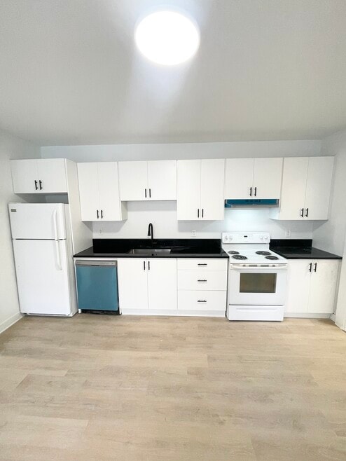 Building Photo - 552 Bay St