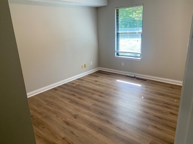 Foto del edificio - 1722 N Chapman Ln