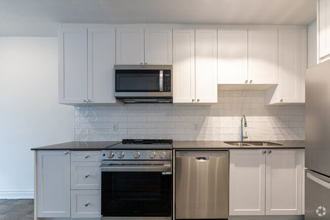 Interior Photo - 1150 Kingston Rd