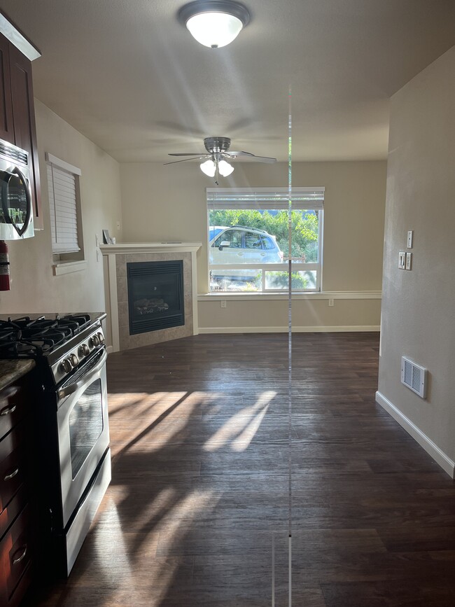 Building Photo - 4014 Byron Ave