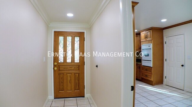 Building Photo - Beautiful Remodeled 4 Bedroom 2 Bath Carso...