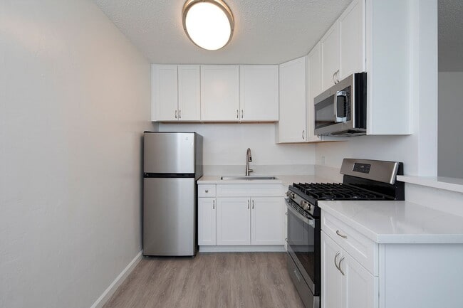 Interior Photo - Aztec Pacific Apartments