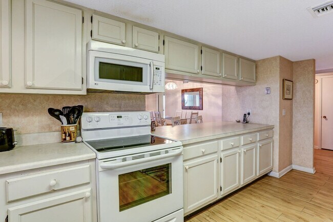 Building Photo - 3420 S Fletcher Ave