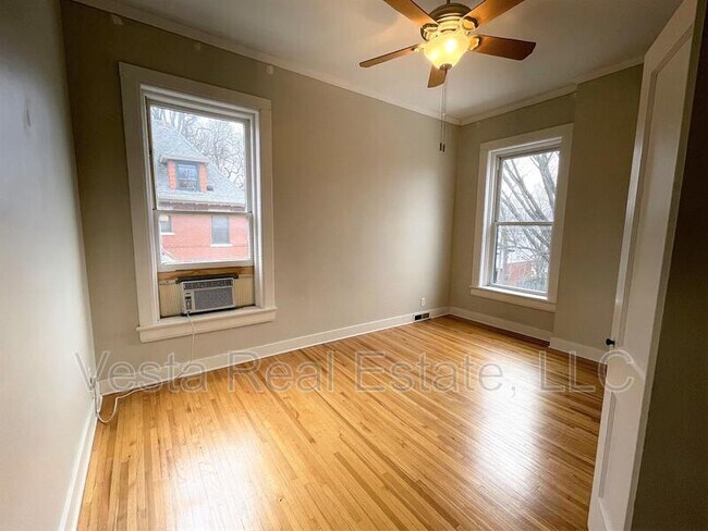Building Photo - 815 N Prairie St