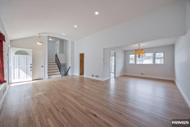 Building Photo - 327 Webster Dr