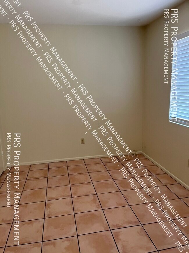 Foto del edificio - Now Available with a Den!!