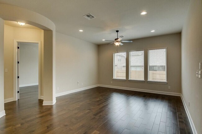 Foto del edificio - 717 Garner Park Dr