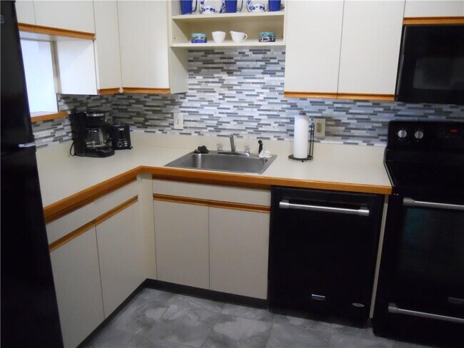 Building Photo - 1302 Capella S