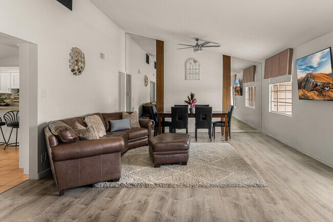 Foto del edificio - 5901 E Cactus Wren Rd