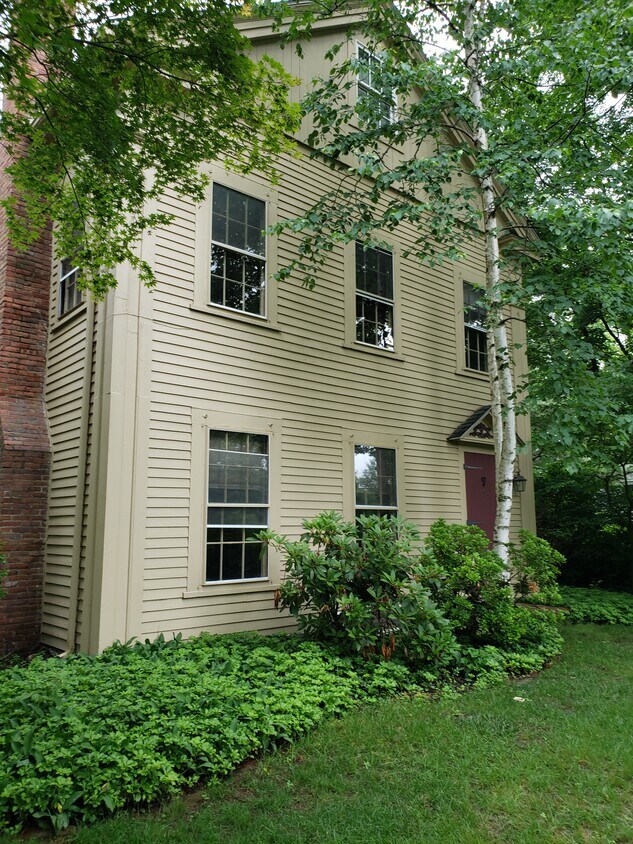 316 Village St, Medway, MA 02053 Apartments in Medway, MA