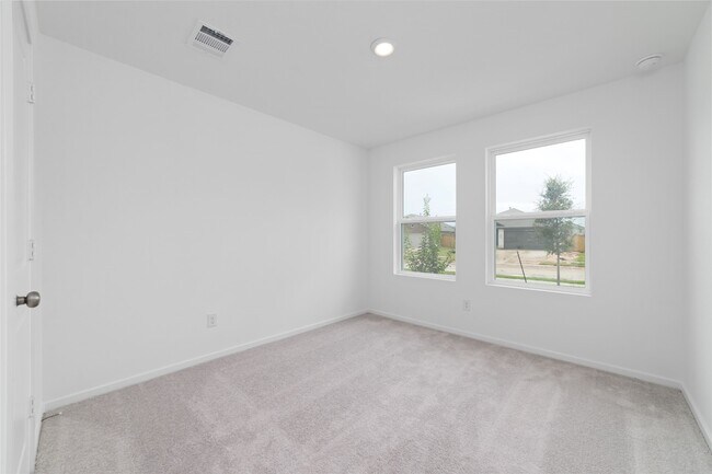 Building Photo - 3064 Huntersville Dr