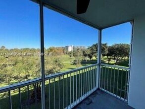 Building Photo - 3960 Oaks Clubhouse Dr