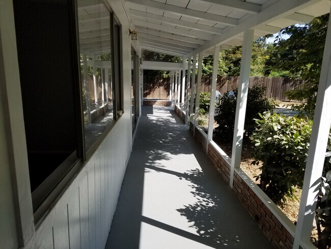 Building Photo - 220 Sherman Dr