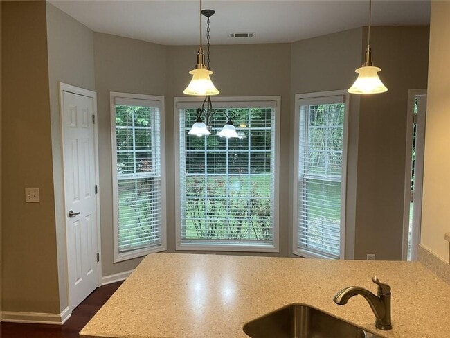 Building Photo - 7959 Larksview Dr