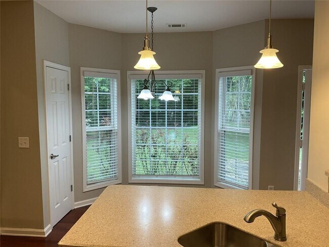 Foto del edificio - 7959 Larksview Dr