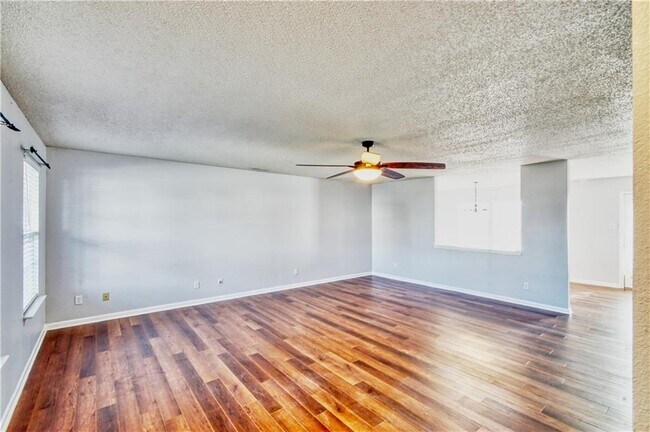 Foto del edificio - 9061 Bayview Cir
