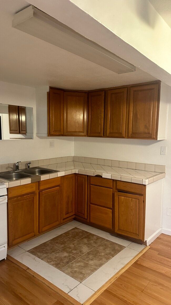 Building Photo - 655 W 7th St