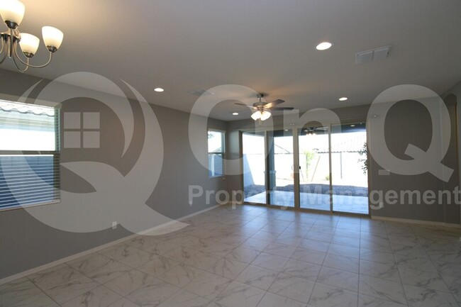 Building Photo - 2846 W New River Dr