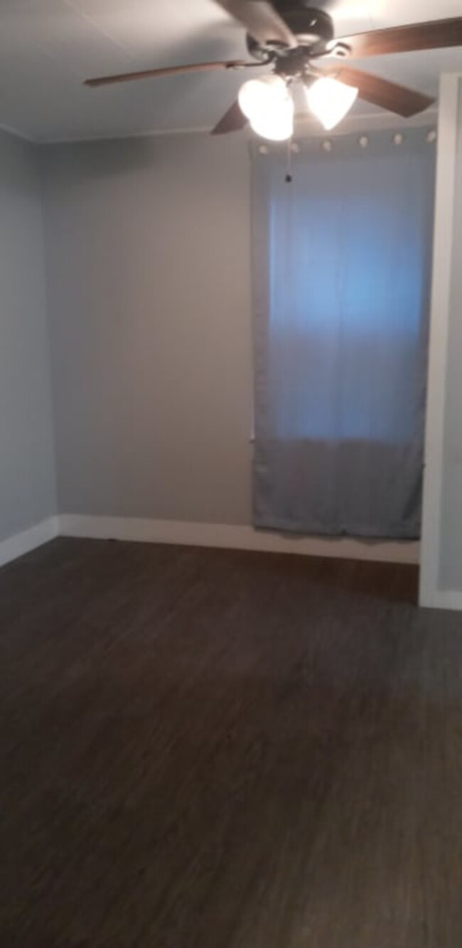 Foto del edificio - 711 N. Catalpa St.