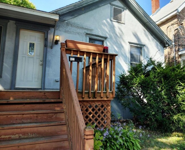 Building Photo - 816 E Johnson St