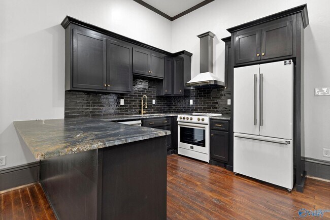 Building Photo - 719 Bank St NE