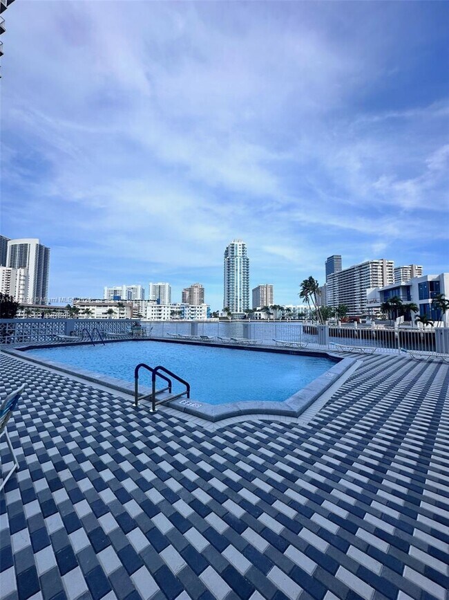 Foto del edificio - 137 Golden Isles Dr