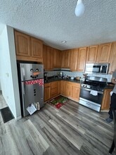 Building Photo - 1563 Oakwood Dr