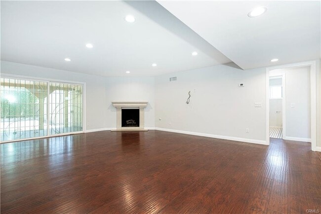 Building Photo - 12922 Strathern St