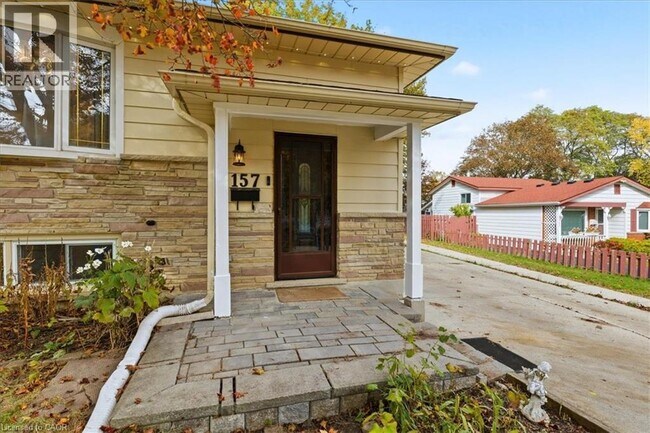 Building Photo - 157 Pinedale Dr