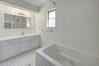 Building Photo - 5403 Clift Haven Dr