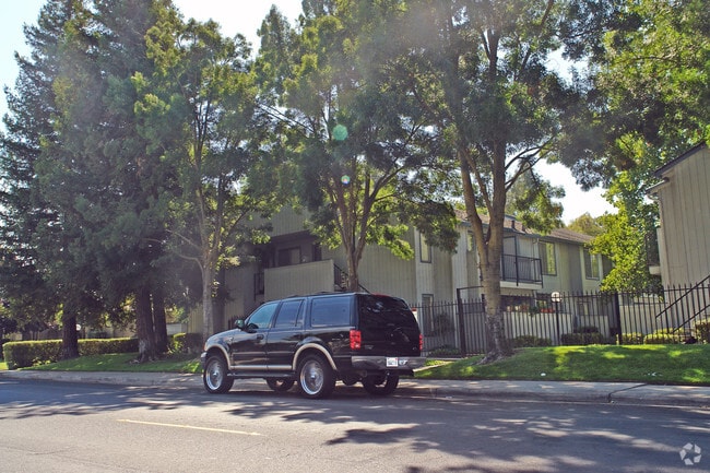 Building Photo - Kelley Drive Condominiums