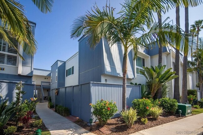 Building Photo - 8 Antigua Ct