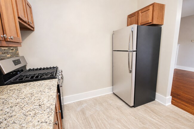 Building Photo - 6608 Dalzell Pl