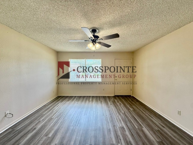 Building Photo - Charming 2-Bedroom 1-Bathroom Duplex!