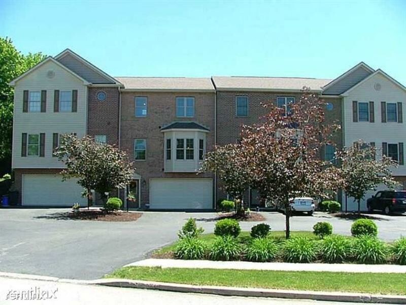 Building Photo - 3 br, 212 bath Townhome - 2104 McGinley Road