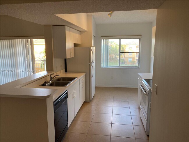 Foto del edificio - 9645 NW 1st Ct