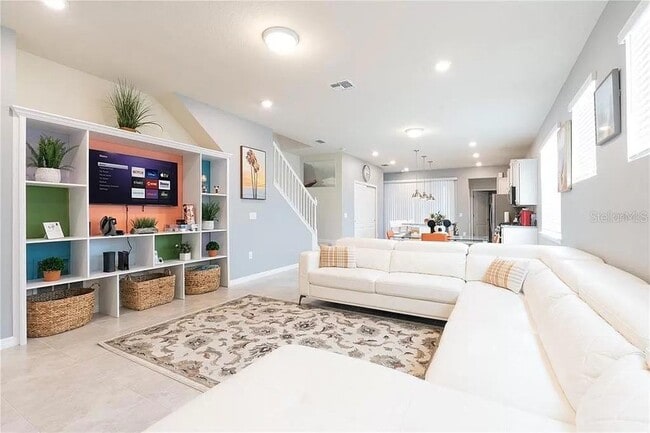 Building Photo - 7243 Oak Hammock Dr