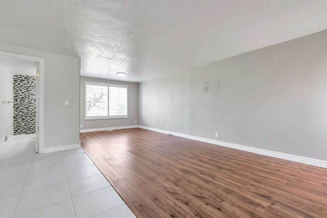 Building Photo - Charming 3-Bedroom Taylorsville Home with 3.5 Baths and Spacious Living