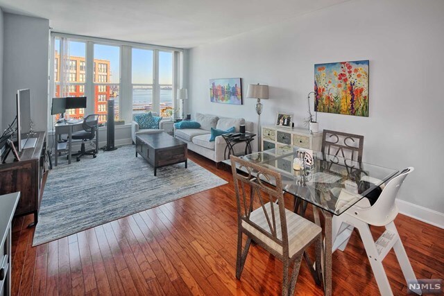 Foto del edificio - 1125 Maxwell Ln